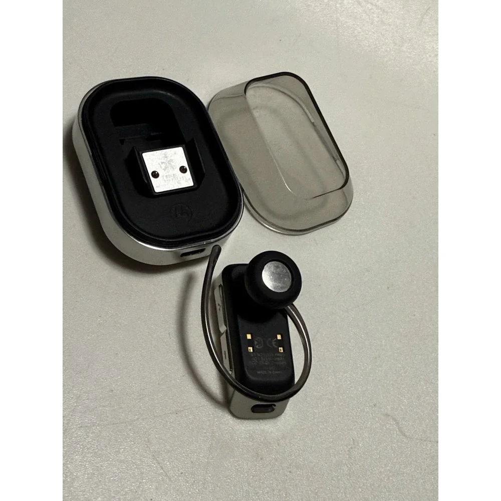 Motorola Bluetooth Headset H680 And Charger